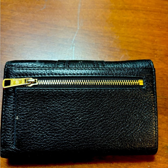 Texture leather, metal applications and snap button - Picture 2 of 4